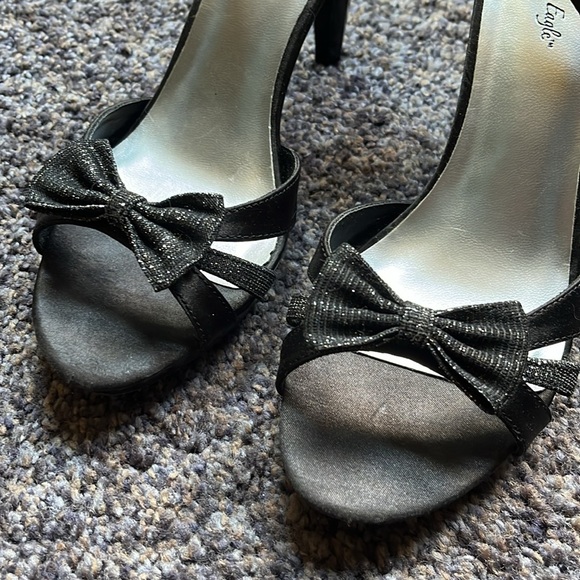 American Eagle Strappy Bow Open Toe Heels - Picture 3 of 7